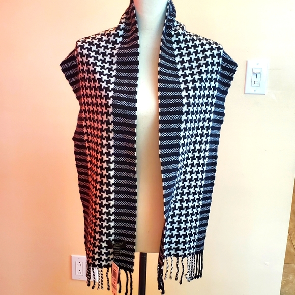Charter Club Accessories - Macy's Charter Club Luxury Cashmere Black & White Scarf NWT